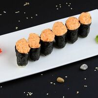 Гунканы с лососем в Sushic