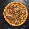 Пицца Курица, бекон, красный лук, грибы в Tutto Pizza по цене 790