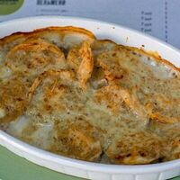 Запеченные пельмени с говядиной и зирой в грибном соусе в Чемодан