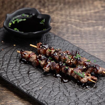Шашлычок из говядиныв Суши & Саке Izakaya Bar по цене 566 ₽
