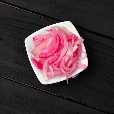 Лук маринованный в УГОЛЬ&МЯСО по цене 189 ₽