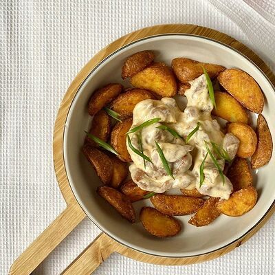 Свинина в сливках с картофелем в Панда Бистро по цене 633 ₽