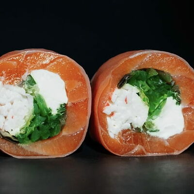 Ролл без риса с крабом и чукой в Sushi7 по цене 1094 ₽