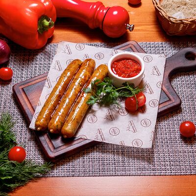 Колбаска из курицы с соусом Аджика в Золотая прага по цене 755 ₽