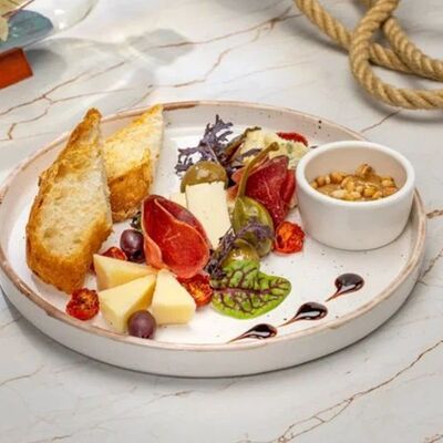 Антипасти в Семь футов по цене 850 ₽