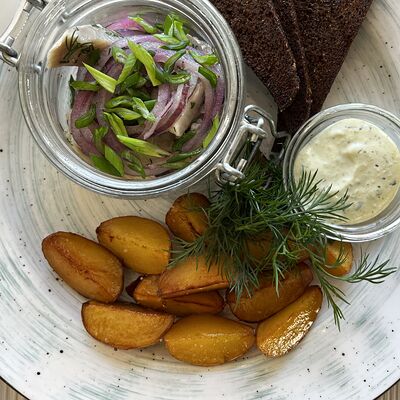 Фирменная селёдка в Марбелья по цене 530 ₽