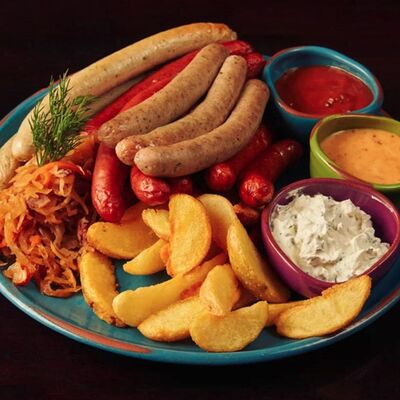 Ассорти колбас в Lions Head по цене 2790 ₽