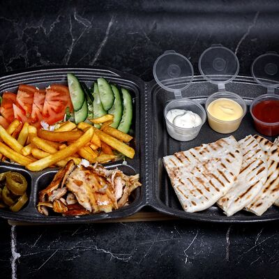 Гиро на тарелке в Шаурма Бар по цене 560 ₽