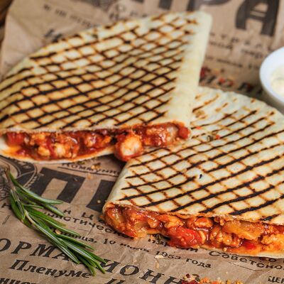 Кесадилья в Паровоz аттракцион бар по цене 340 ₽