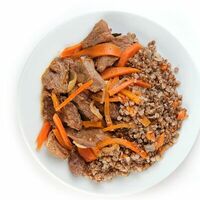 Гуляш из говядины с гречкой в Три жены