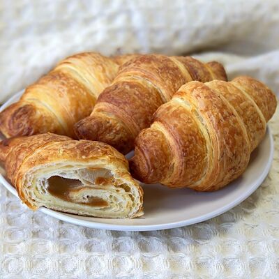 Круассан с варёной сгущенкой в Хлебница по цене 65 ₽