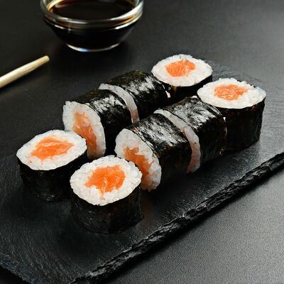 Мини-ролл с лососем в Пицца & Суши Гурмэ по цене 350 ₽