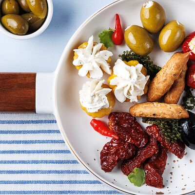 Ассорти по-гречески в Альбатрос по цене 890 ₽