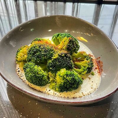 Брокколи с сырно-сливочным соусом в Браухаус Альтштадт по цене 360 ₽