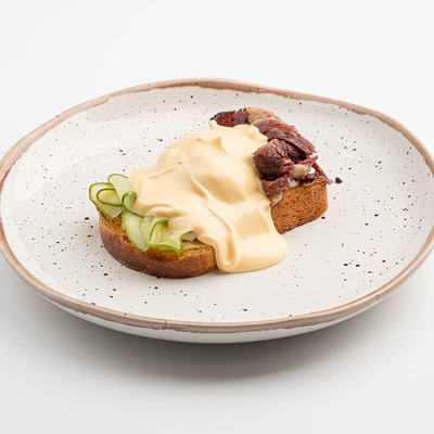 Бенедикт с пастрами из говядины в Скандинавия по цене 780 ₽