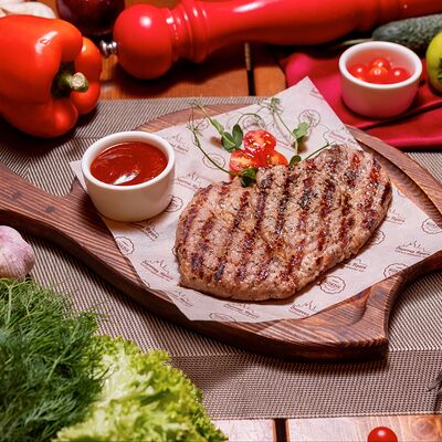 Стейк из свиной шеи в Золотая прага по цене 900 ₽