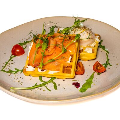 Вафли с лососем и яйцом пашот в The art cafe по цене 590 ₽