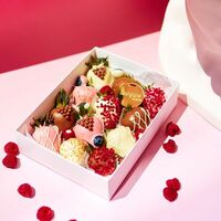 Логотип Wagas Desert клубника в шоколаде