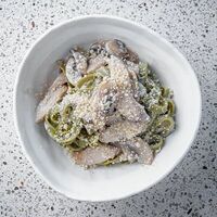 Пенне с курицей и грибамив Foodmarket