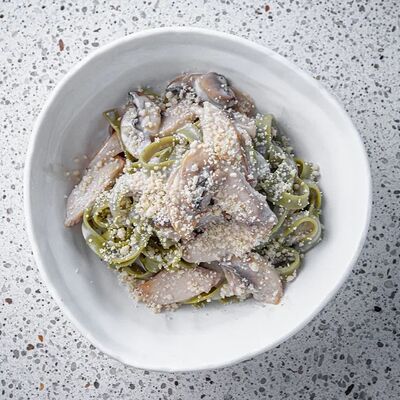 Пенне с курицей и грибамив Foodmarket по цене 590 ₽