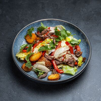 Теплый салат с ростбифом и картофелем в Честнок по цене 414 ₽