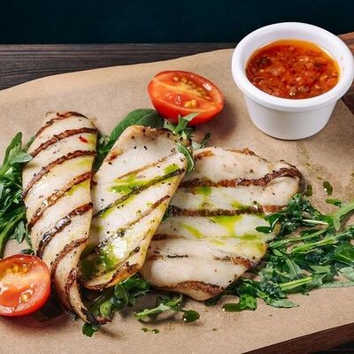 Кальмар на гриле томатной сальсой в Хочу и буду по цене 545 ₽