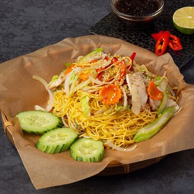 Яки рамен с курицей в Pho Dat Viet по цене 640 ₽