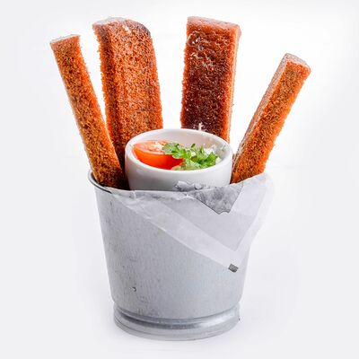 Чесночные гренки с соусом Блю чиз в Три перца по цене 190 ₽