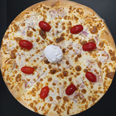 Карбонарав Пицца vs Роллы по цене 900 ₽