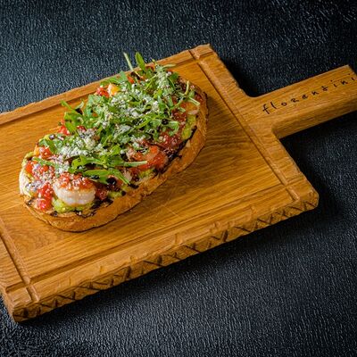 Брускетта с креветками в Florentini City Café по цене 990 ₽