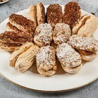 Меренги ореховые с кофейными зернами в У Палыча. С пылу, с жару!