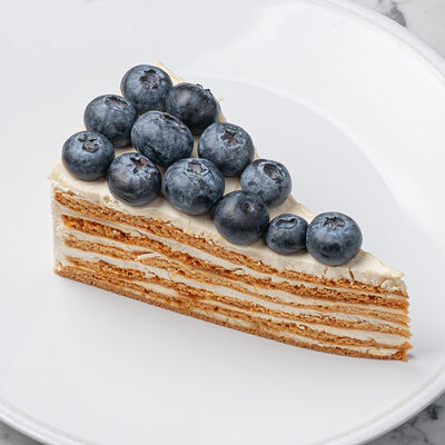 Медовик в Monica по цене 590 ₽