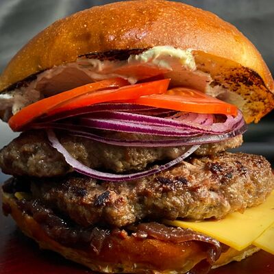 Биг бургер с двумя котлетами в Papa Hop по цене 690 ₽