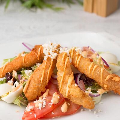 Салат с курочкой темпура в Кафе-пиццерия Pepperoni по цене 559 ₽