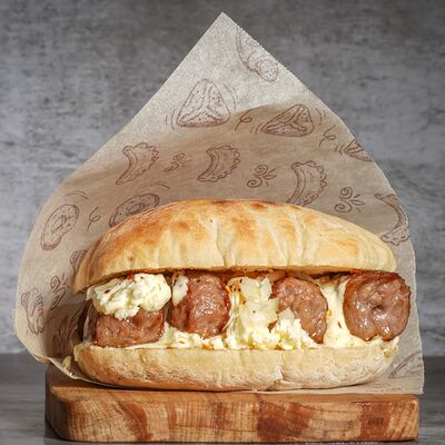 Чевапчичи с каймаком и луком в Мала Serbiя по цене 750 ₽