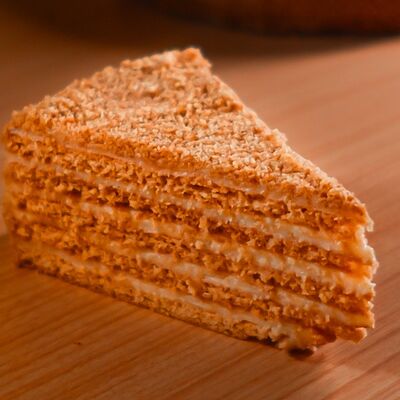 Медовик (кусочек) в Особенный Наполеон Кондитерская по цене 520