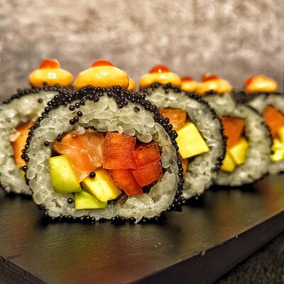 Калифорния блэк в More sushi по цене 839 ₽