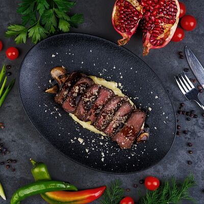 Мраморный стейк с грибами в Руки ВВерх! Бар по цене 1100 ₽