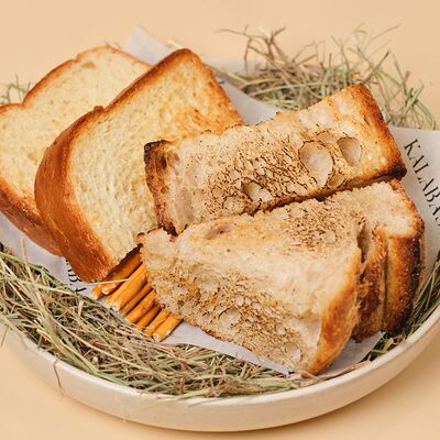 Большая хлебная тарелка со взбитым маслом и семечками в Kalabasa по цене 813 ₽