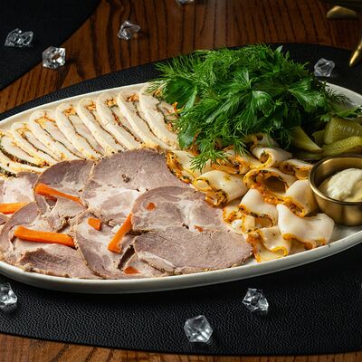 Ассорти домашних деликатесов в Giorgio Suluguni по цене 1190 ₽