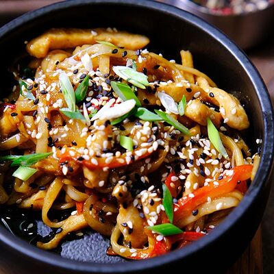 Лапша удон с говядиной в соусе териякив Кокороко по цене 490 ₽