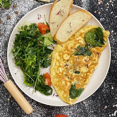 Омлет с сыром и шпинатом в Cake bakery по цене 490 ₽