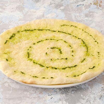 Фокачча с пармезаном и соусом песто в Casa Mia Халва Тсуру по цене 295 ₽