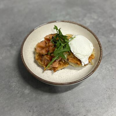 Драники картофельные с лососем в Black Hot Coffee по цене 500 ₽