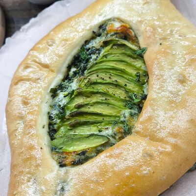 Хачапури Шпинат, авокадо в Хинкальная Едим вкусно по цене 1020 ₽