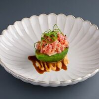 Салат с тунцом и авокадо в MO by Matisov