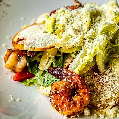 Цезарь с тигровыми креветками в Чо? Капчо! по цене 740