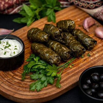 Долма из виноградных листьев в 17 шампуров по цене 580 ₽