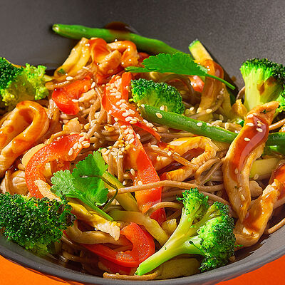 Гречневая лапша с курицей в Колбасофф по цене 590