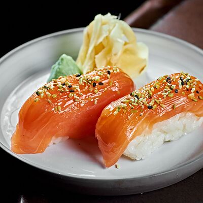 Нигири с сёмгой в Kyoto по цене 370 ₽